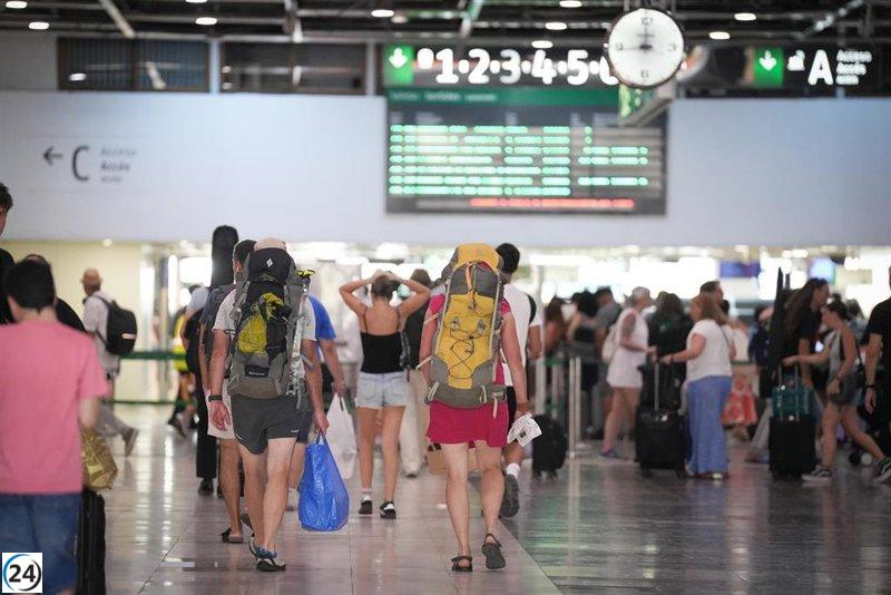 Acuerdo en Catalunya para elevar la tasa turística entre PSC, ERC y Comuns.