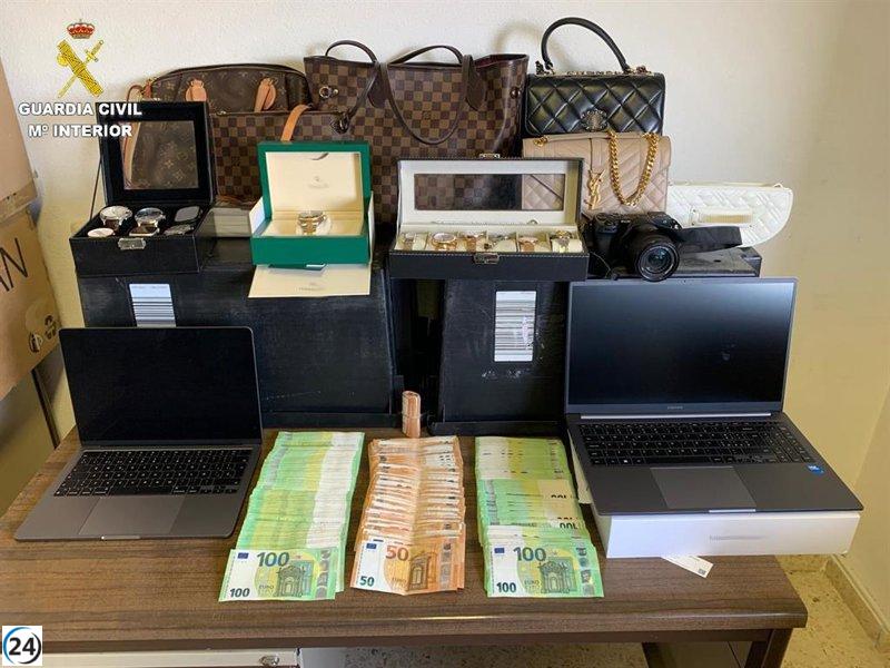 Desmantelan en Barcelona una red internacional dedicada al robo de envíos de Amazon en Europa.