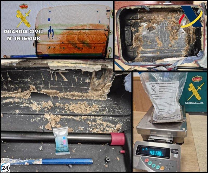 Joven de 18 años arrestado en el Aeropuerto de Barcelona con 4 kilos de cocaína.