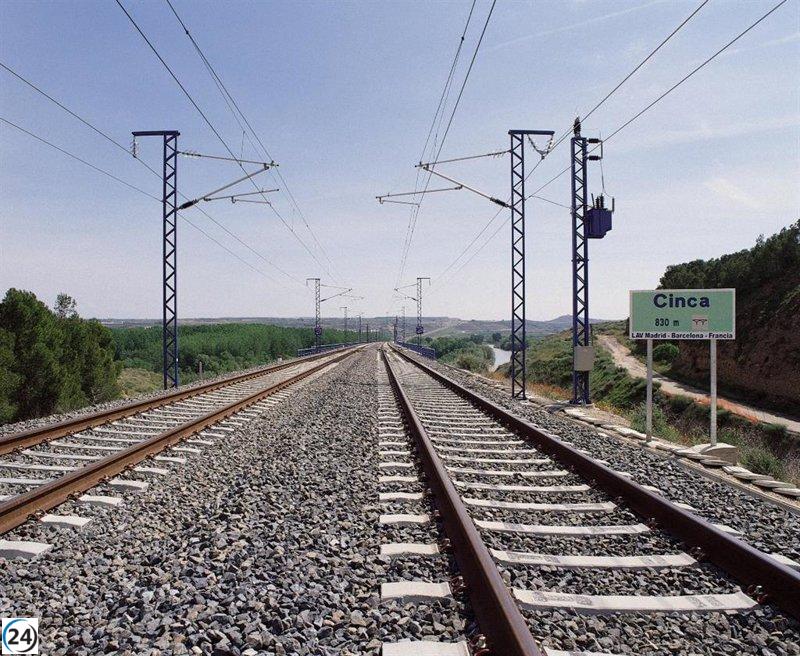 Adif limita la velocidad a 80 km/h en un segmento de la línea Madrid-Barcelona debido a daños en la infraestructura ferroviaria.