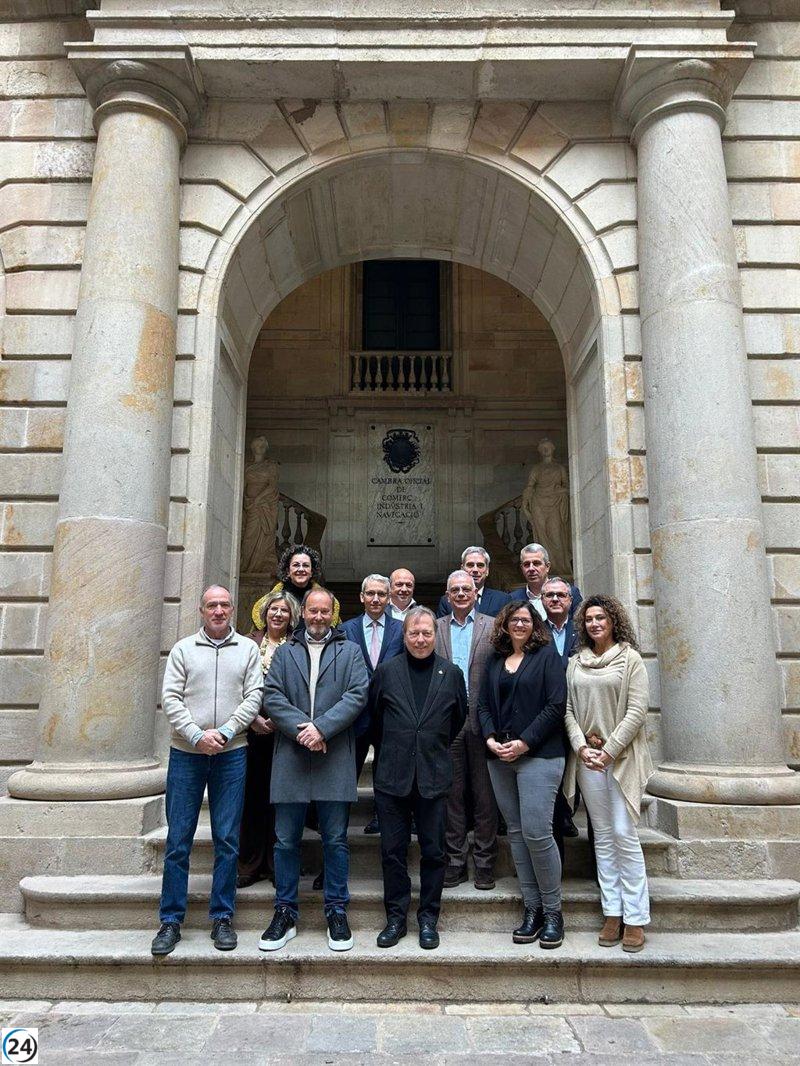 Santacreu dialoga con empresarios sobre los desafíos industriales de Anoia en la Cámara de Barcelona.