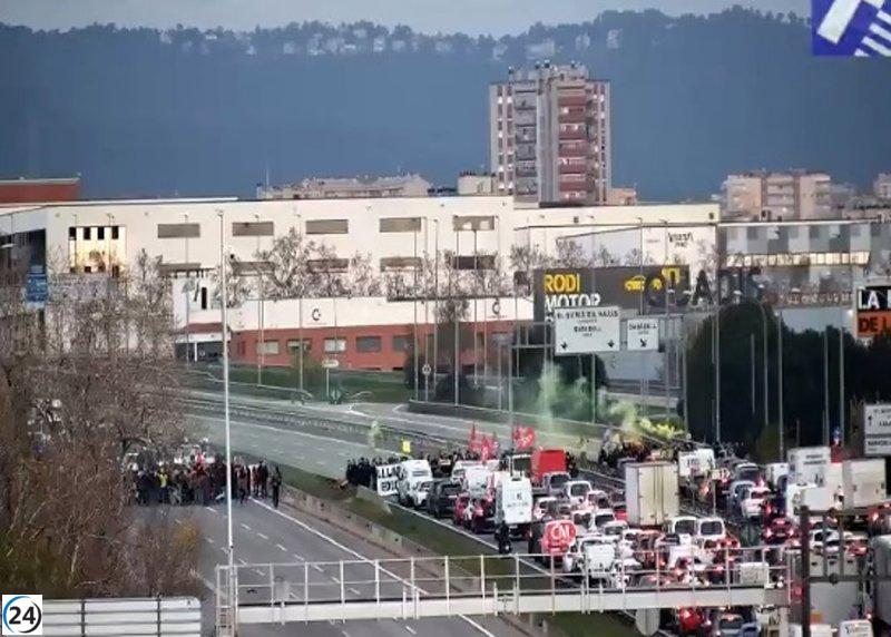 Restablecen la C-58 en dirección sur en Sant Quirze tras el paro de maestros.
