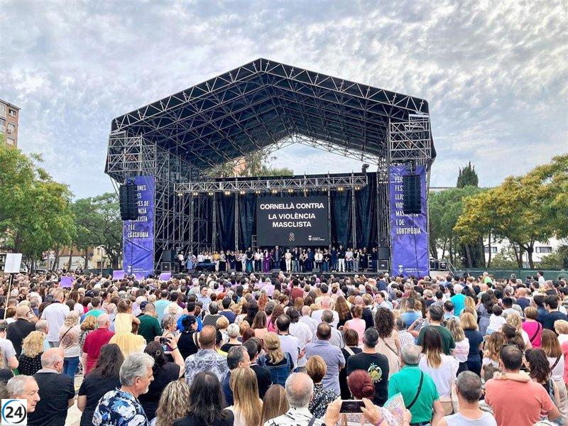 1.000 personas guardan un minuto de silencio por el crimen machista en Cornellà.