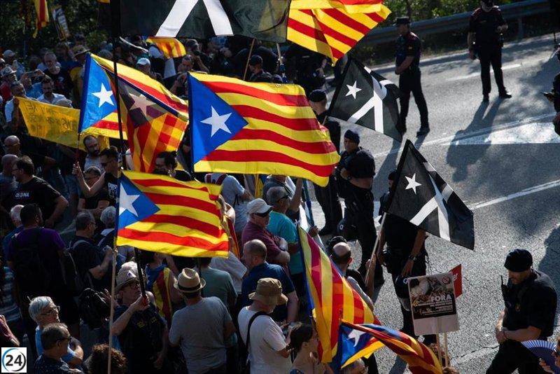 Un cordón policial limita la marcha antimonárquica en Caldes de Malavella (Girona)
