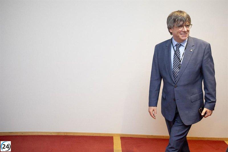 Puigdemont critica al PSOE por bloquear el debate sobre el catalán en el Congreso.