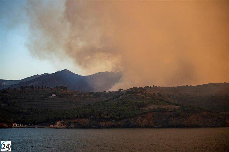 Portbou y Colera (Girona) permanecen en confinamiento debido al incendio que ha devastado 435 hectáreas.