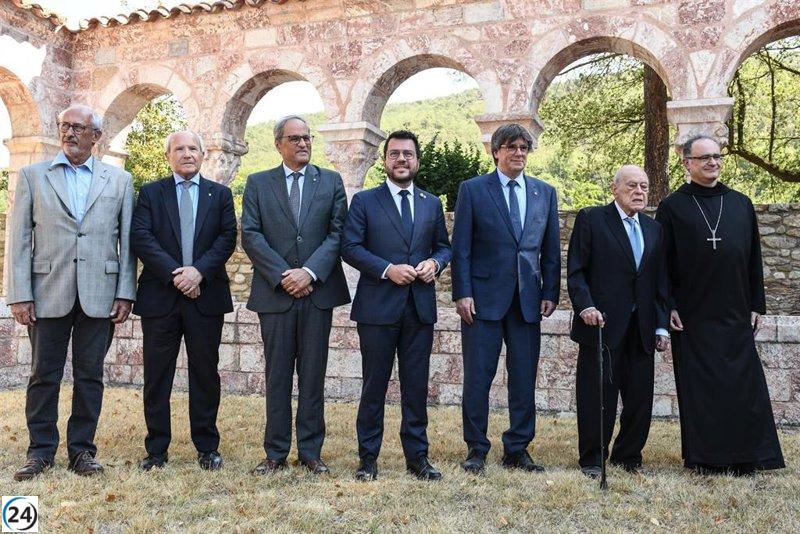 Destacados líderes catalanes comparten homenaje a Pau Casals en Francia, con la presencia de Puigdemont y Aragonés.