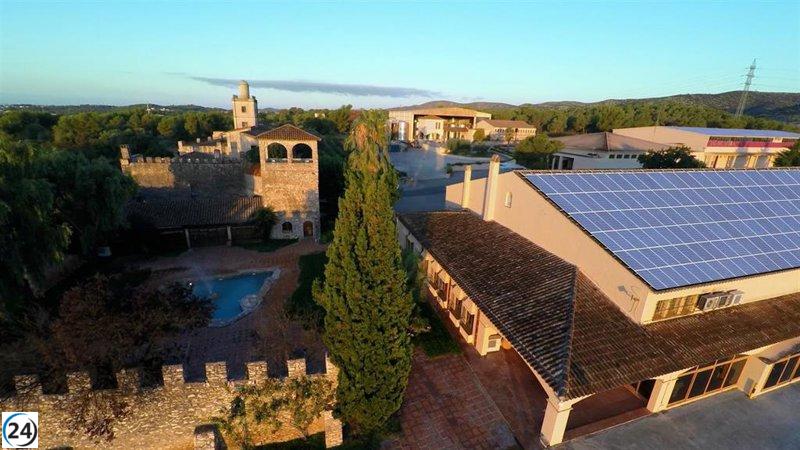 Endesa X impulsa la energía solar con 1.346 placas en la cava de Jaume Serra en Vilanova i la Geltrú (Barcelona)