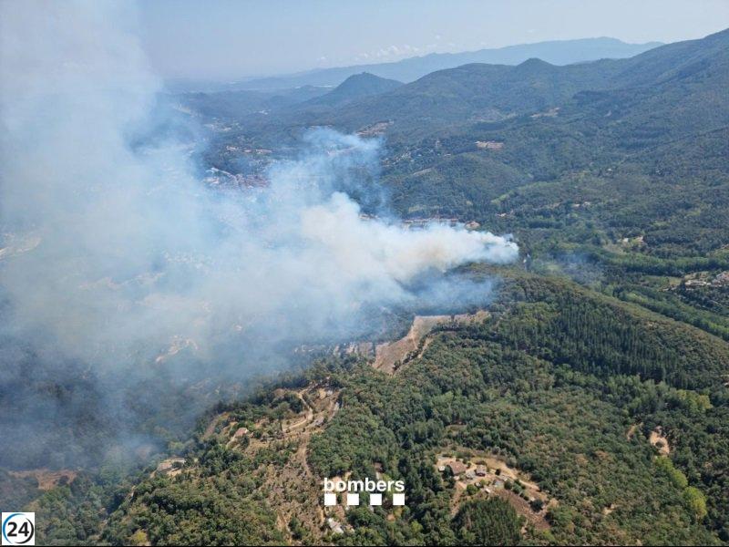 Cancelado el confinamiento de un camping y 13 masías tras el incendio en Arbúcies (Girona)
