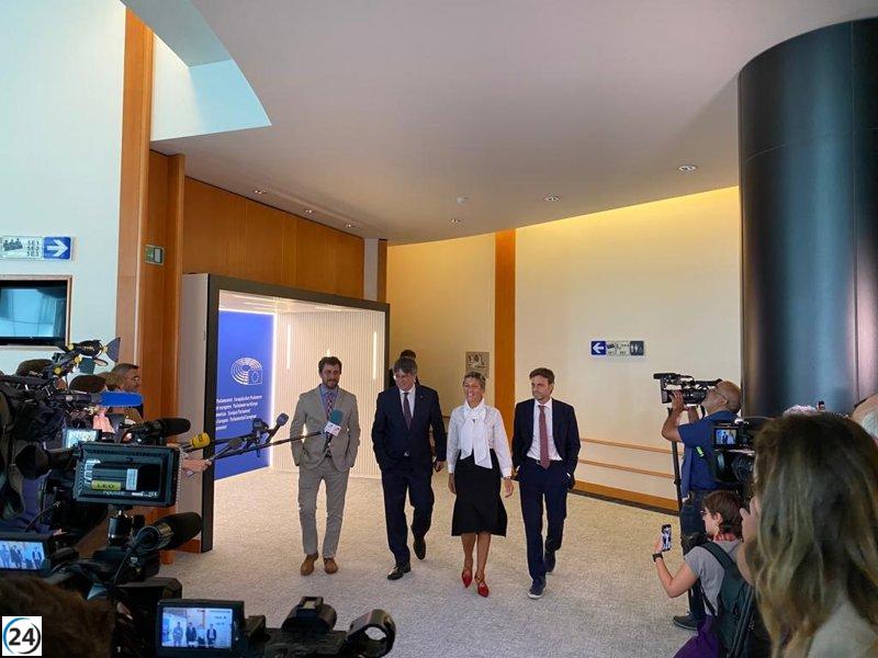 Díaz y Puigdemont buscan soluciones democráticas para desbloquear el conflicto en Cataluña