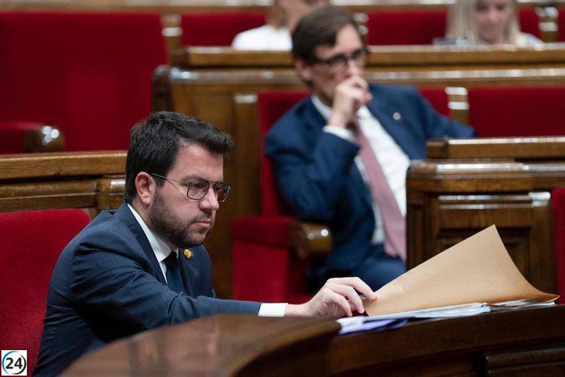 El Parlament aprueba ligar la investidura de Sánchez a la celebración de un referéndum con el apoyo de ERC y Junts.