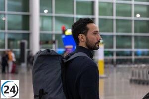 El rapero Valtònyc aterriza en el Aeropuerto de Barcelona, listo para partir hacia Palma