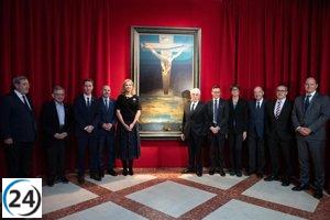 La Infanta Cristina muestra su apoyo a la exposición 'Dalí. El Crist de Portlligat' en su inauguración.