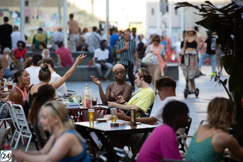 Trias y Collboni llegan a un acuerdo para disminuir la tarifa de terrazas en Barcelona para aquellos establecimientos con un rango de entre 5 y 15 mesas.