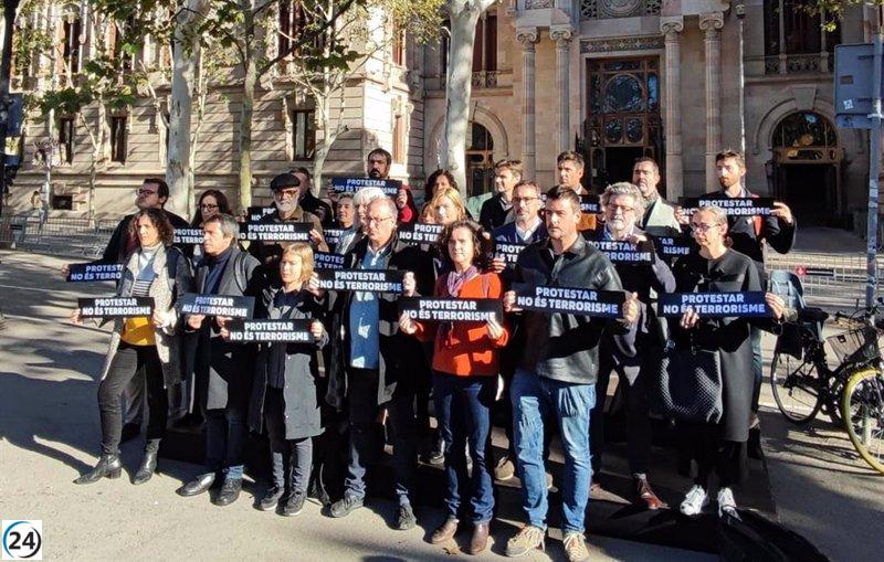 Partidos progresistas se alzan en protesta contra investigación de la AN sobre Puigdemont y Rovira.
