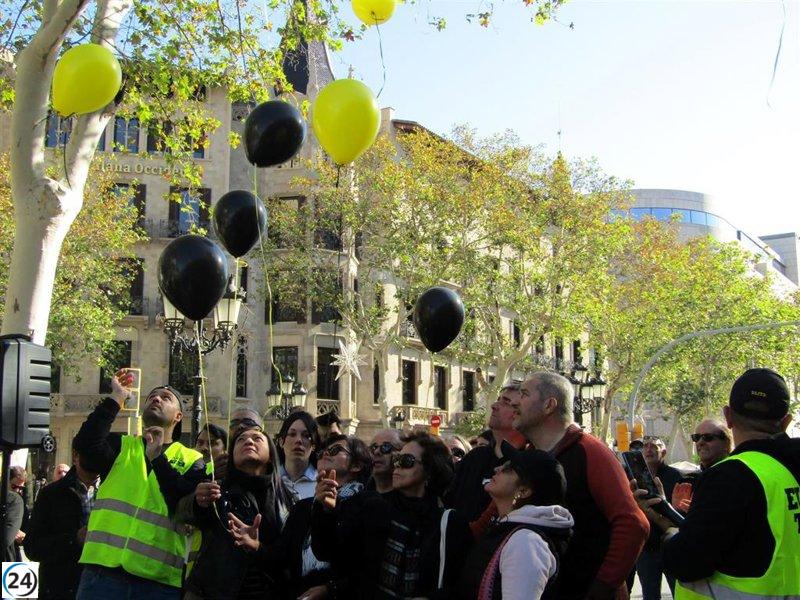 Manifestación masiva de taxis en Barcelona en honor al fallecido conductor de taxi provoca caos en el centro de la ciudad.