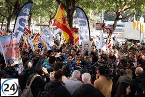 Unos 50 manifestantes contra la amnistía se unen en Barcelona en una protesta de sindicatos policiales