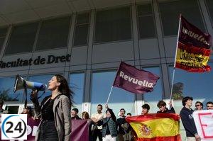 Gran manifestación en la Facultad de Derecho de la UB de Barcelona contra la polémica amnistía