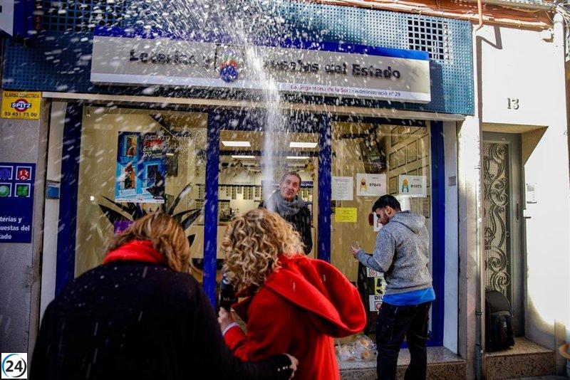 Badalona brinda con sus vecinos y cava por el gran premio de la Lotería