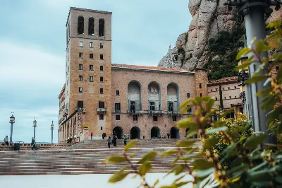 Descubre la típica arquitectura catalana en Montserrat