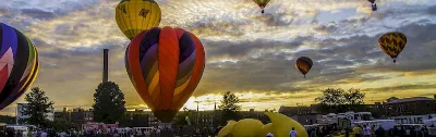 Admira el paisaje aéreo de Montserrat en globo aerostático