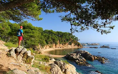 Rutas de senderismo con vistas panorámicas en la Costa Dorada