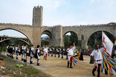 Descubre la tradición textil de Besalú