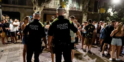 La noche en las fiestas de Gracia: la diversión no para