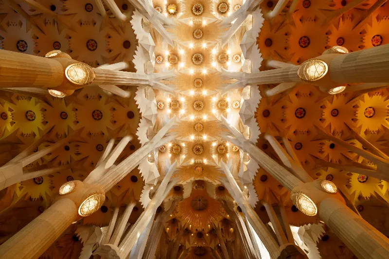 La luz dentro de la Sagrada Familia