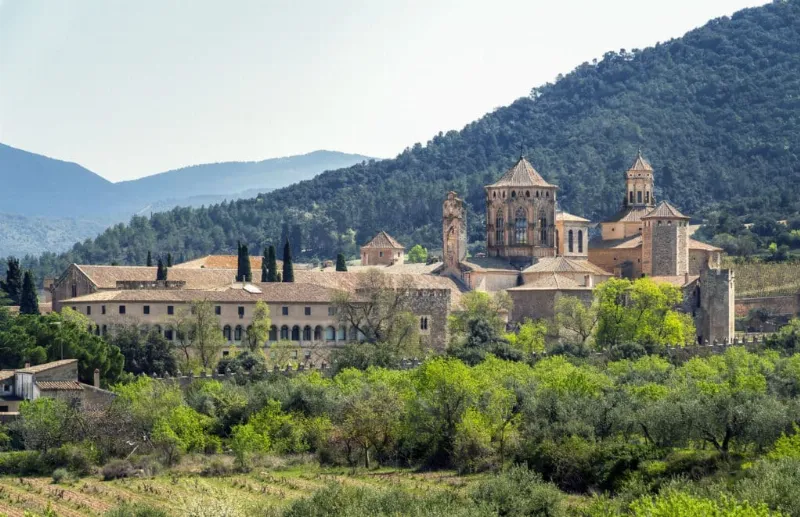 Cómo llegar y disfrutar de Santa María de Poblet en un día