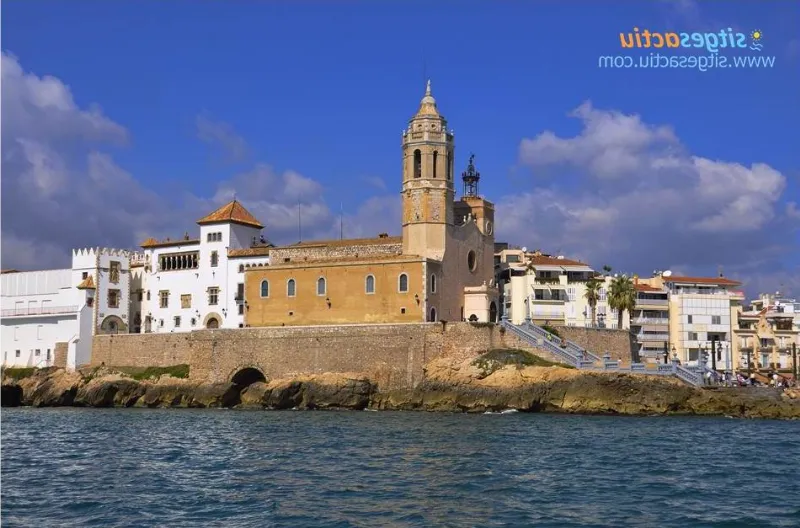 La impresionante iglesia de San Bartolomé y Santa Tecla en Sitges