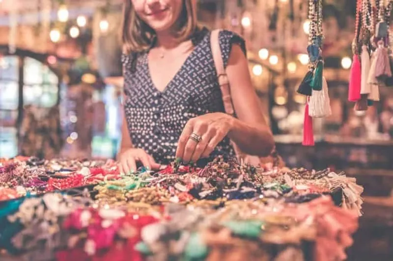 De compras por los mercados y tiendas artesanales de la Costa Brava
